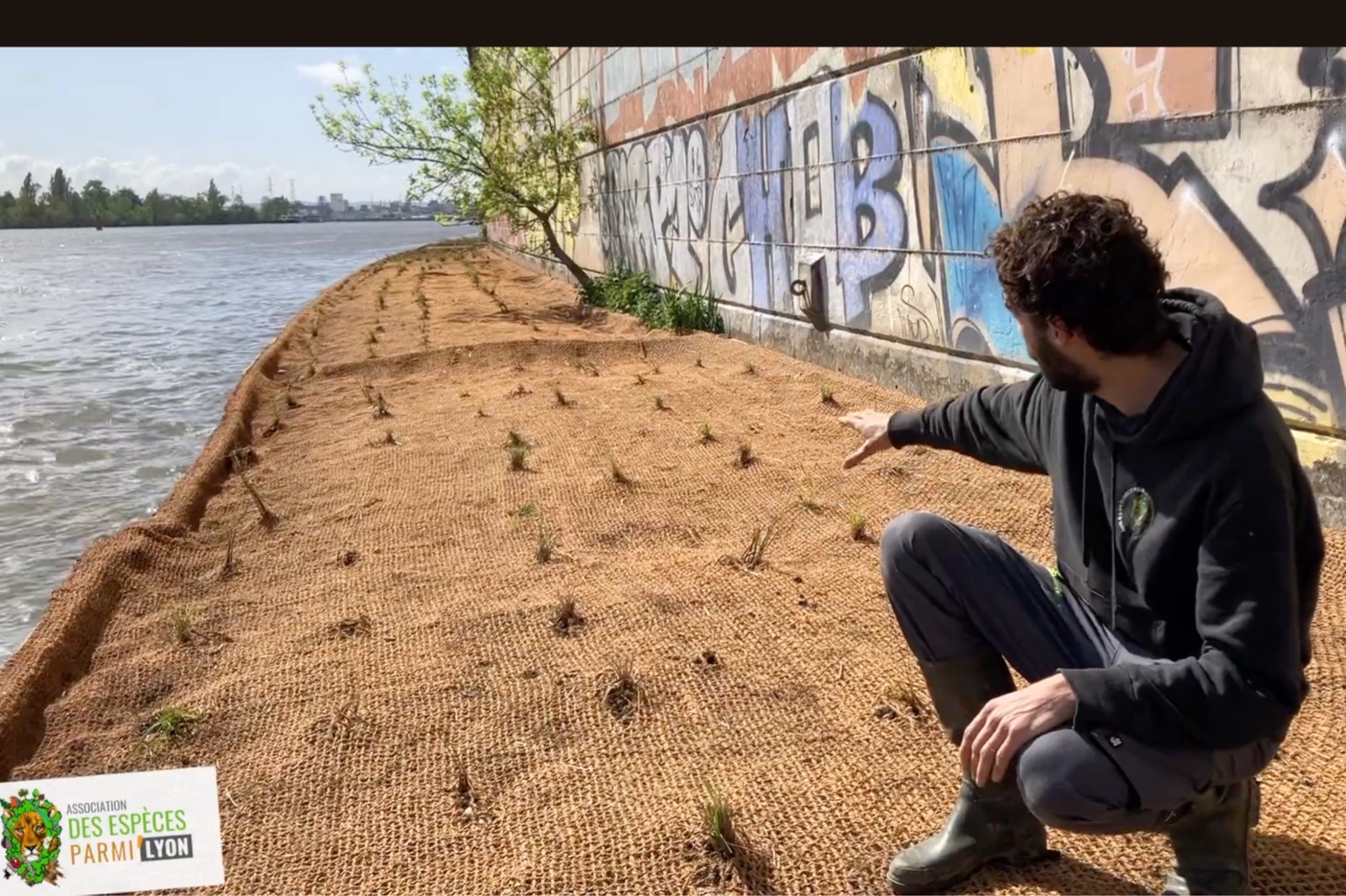 Et hop, 9000 végétaux plantés sur les berges !🌱😃